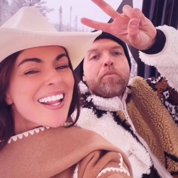 Olivia Wilde - Wallpaper and Event Collection in screenshot_2025 02 09 15 03 33 16_1c337646f29875672b5a61192b9010f9.jpg - hidden celebrity photo